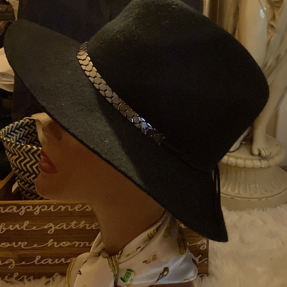 Gorge Black Hat - Picture 7 of 9